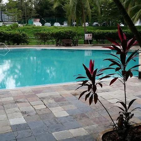 באטו פרינג'י Pinang Beach Apartment @ Bayu Emas מראה חיצוני תמונה
